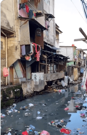 一名中国游客拍摄印度城市真实街景时，差点当场吐出来！他说九成印度人都生活在这种恶劣环境里