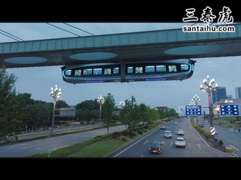 武汉光谷空轨，在城市“穿梭飞行”犹如进入科幻世界，印网民怎么看“光谷光子号”空轨列车