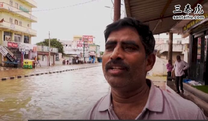 班加罗尔下暴雨，道路变成河流，房屋被淹